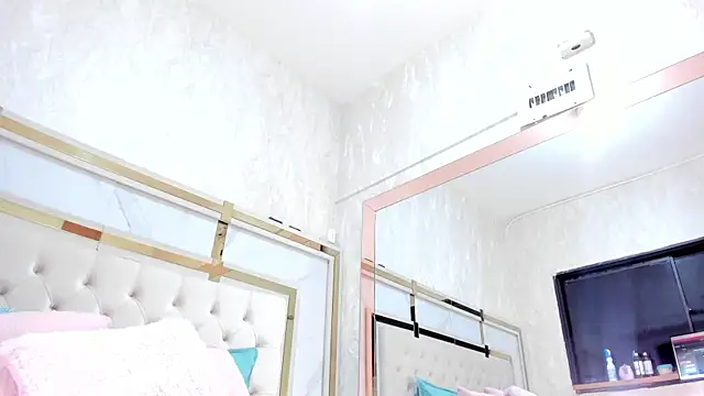 Victoriaa millers online show from 10-04-25, 07:34