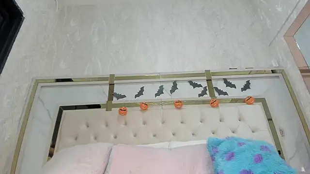 Victoriaa millers online show from 10-16-25, 07:26