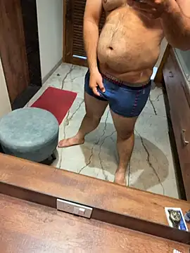 Snapshot of versatile_guy01 chatting on 10-18-25, 02:58 versatile guy01 online show from 10-18-25, 02:58