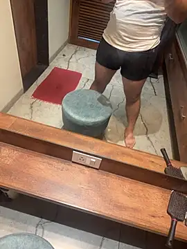 Snapshot of versatile_guy01 chatting on 10-27-25, 11:03 versatile guy01 online show from 10-27-25, 11:03