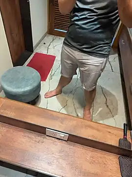 Snapshot of versatile_guy01 chatting on 02-09-26, 09:57 versatile guy01 online show from 02-09-26, 09:57