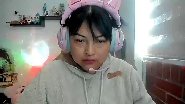 Shaddycute  online show from 04-10-26, 06:34