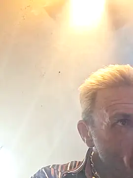 Snapshot of gettinit2wice chatting on 12-21-25, 05:53 gettinit2wice online show from 12-21-25, 05:53