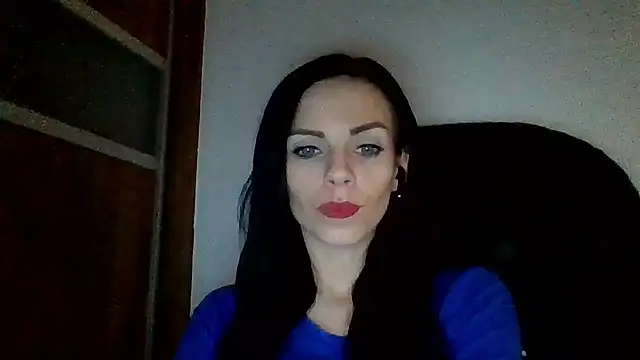 Snapshot of CassieSensual chatting on 03-17-25, 10:17 CassieSensual online show from 03-17-25, 10:17