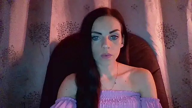 Snapshot of CassieSensual chatting on 09-17-25, 06:20 CassieSensual online show from 09-17-25, 06:20