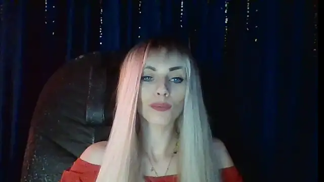 Snapshot of CassieSensual chatting on 11-18-25, 07:40 CassieSensual online show from 11-18-25, 07:40