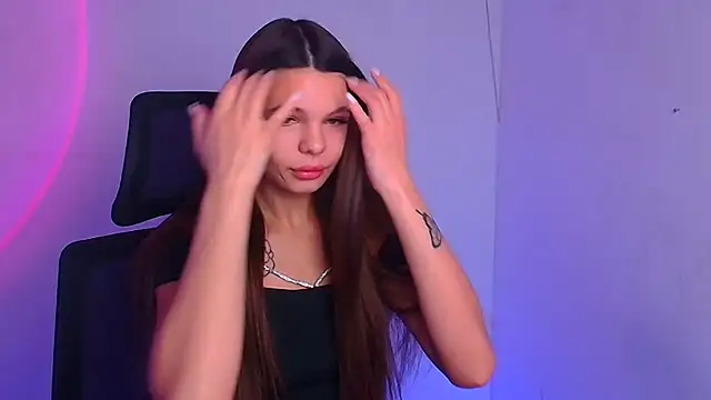 Snapshot of Hanna_Way chatting on 12-17-24, 06:35 Hanna Way online show from 12-17-24, 06:35