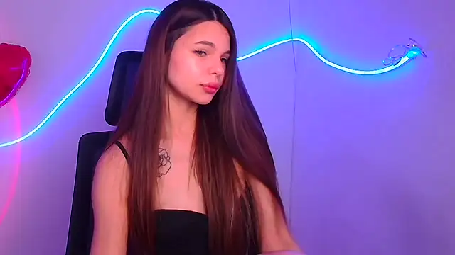 Snapshot of Hanna_Way chatting on 02-19-25, 07:17 Hanna Way online show from 02-19-25, 07:17