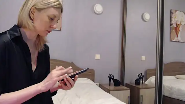 Snapshot of AvelinaLeoni chatting on 01-27-25, 06:41 AvelinaLeoni online show from 01-27-25, 06:41