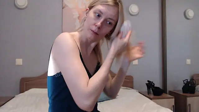 Snapshot of AvelinaLeoni chatting on 02-26-25, 06:37 AvelinaLeoni online show from 02-26-25, 06:37