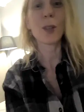 Snapshot of AvelinaLeoni chatting on 11-10-25, 07:07 AvelinaLeoni online show from 11-10-25, 07:07