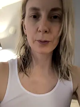 Snapshot of AvelinaLeoni chatting on 03-02-26, 06:36 AvelinaLeoni online show from 03-02-26, 06:36