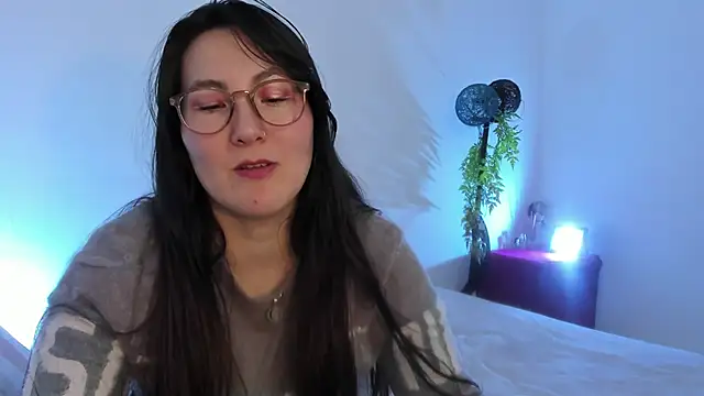 Elle Lee  online show from 01-06-25, 01:09