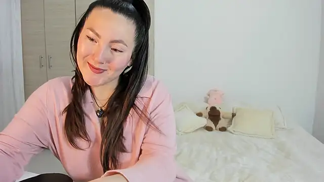 Elle Lee  online show from 09-15-25, 02:17