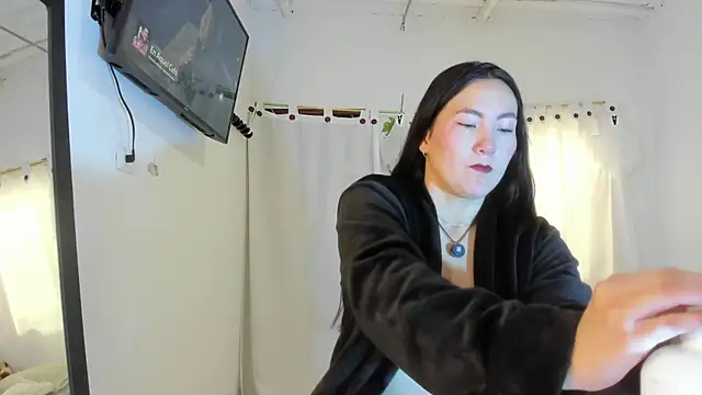 Elle Lee  online show from 10-07-25, 02:47