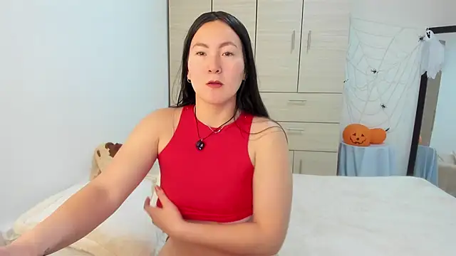 Elle Lee  online show from 10-14-25, 03:13