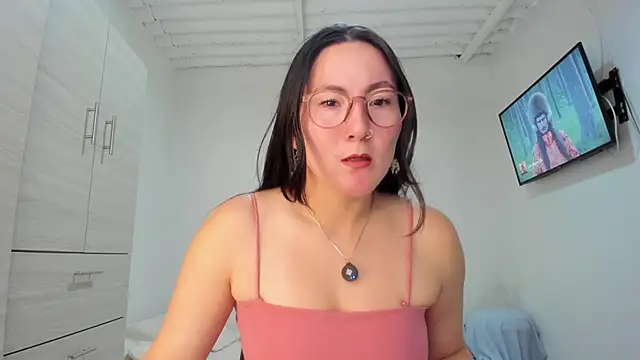 Elle Lee  online show from 11-04-25, 03:22