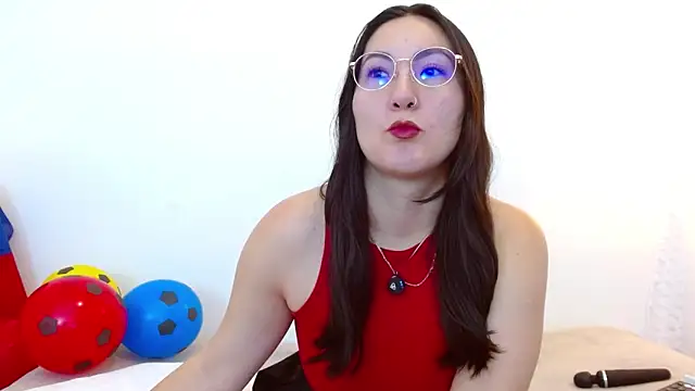 Snapshot of Elle_Lee_ chatting on 06-18-26, 03:16 Elle Lee online show from 06-18-26, 03:16