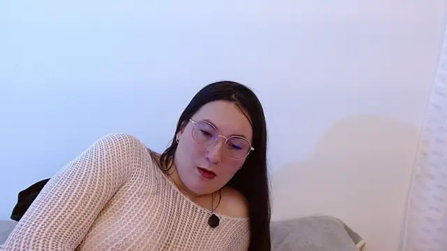 Snapshot of Elle_Lee_ chatting on 06-24-26, 03:44 Elle Lee online show from 06-24-26, 03:44
