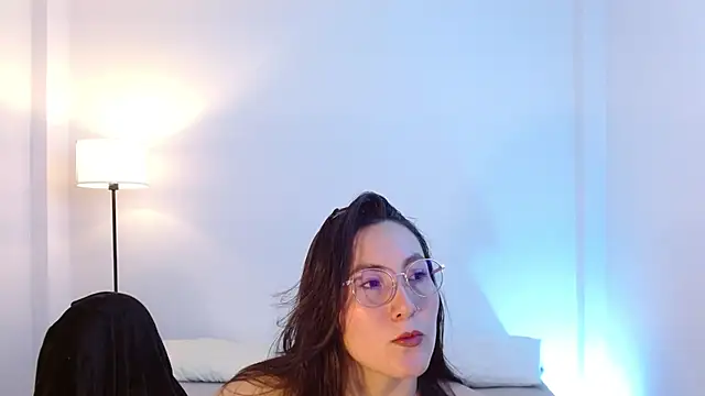 Snapshot of Elle_Lee_ chatting on 07-22-26, 04:10 Elle Lee online show from 07-22-26, 04:10