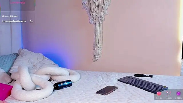 Snapshot of Elise_Diamond chatting on 04-23-26, 01:02 Elise Diamond online show from 04-23-26, 01:02