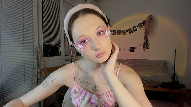 Snapshot of Jenny_darling_love chatting on 01-31-25, 07:18 Jenny darling love online show from 01-31-25, 07:18