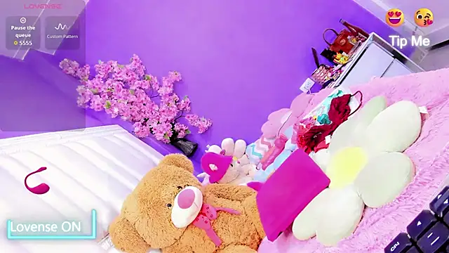 Catt Alexxa online show from 10-04-25, 09:40