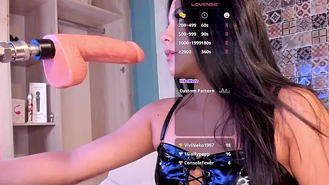 Snapshot of Sophia_wilsonn_ chatting on 01-14-25, 02:43 Sophia wilsonn online show from 01-14-25, 02:43