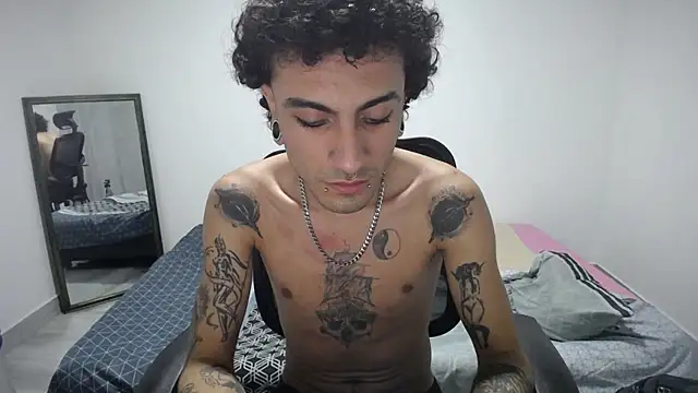 Snapshot of present_the_magic chatting on 04-24-26, 04:48 present the magic online show from 04-24-26, 04:48