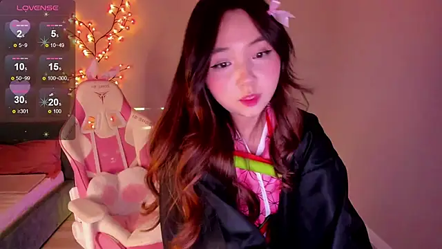 Fluffy Rose online show from 10-31-25, 05:58