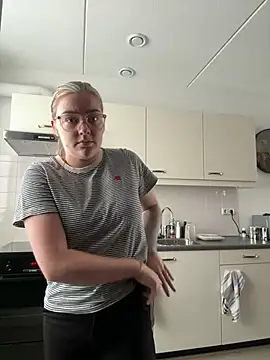 xX HotCouple Xx online show from 06-08-26, 10:15