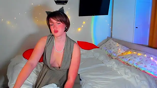 Snapshot of mirrorofsoul chatting on 09-29-25, 05:18 mirrorofsoul online show from 09-29-25, 05:18