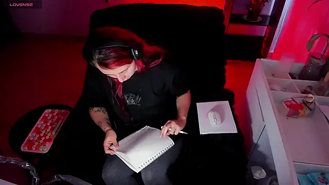 bonnie moon  online show from 10-30-25, 07:25