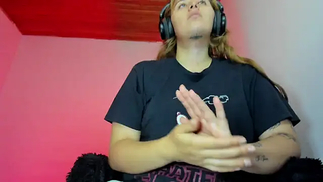 bonnie moon  online show from 01-10-26, 05:26