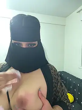 Snapshot of mari_layali chatting on 06-16-26, 12:13 mari layali online show from 06-16-26, 12:13
