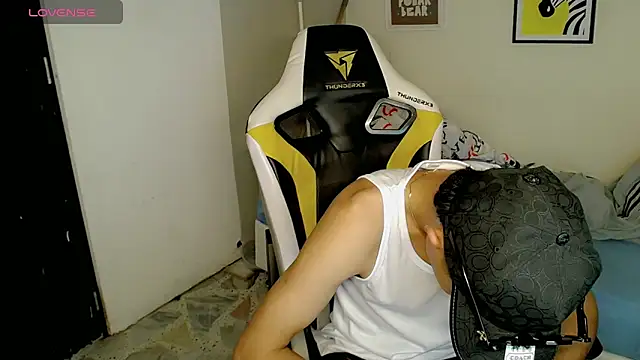 Snapshot of bby_santi chatting on 11-01-25, 06:54 bby santi online show from 11-01-25, 06:54