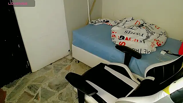 Snapshot of bby_santi chatting on 11-03-25, 04:52 bby santi online show from 11-03-25, 04:52