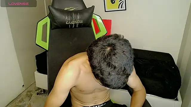 Snapshot of bby_santi chatting on 11-18-25, 08:24 bby santi online show from 11-18-25, 08:24