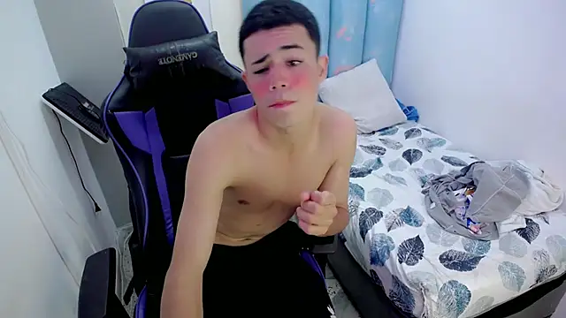 Snapshot of bby_santi chatting on 01-06-26, 08:01 bby santi online show from 01-06-26, 08:01