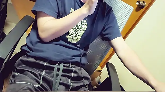 Snapshot of yukitaka_001 chatting on 07-15-26, 06:46 yukitaka 001 online show from 07-15-26, 06:46