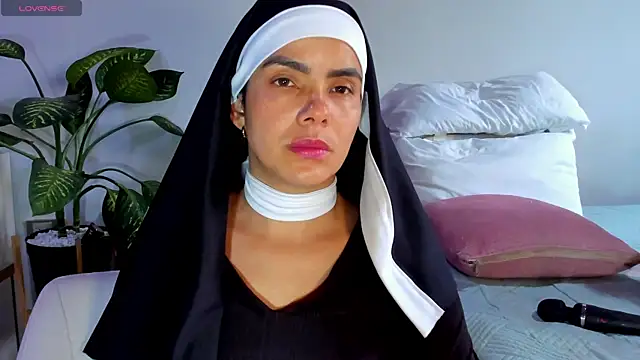 ClaraMariaMon online show from 02-24-25, 05:20