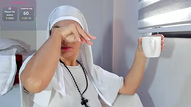 ClaraMariaMon online show from 10-25-25, 01:07