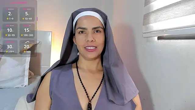 Snapshot of ClaraMariaMon chatting on 12-18-25, 02:01 ClaraMariaMon online show from 12-18-25, 02:01