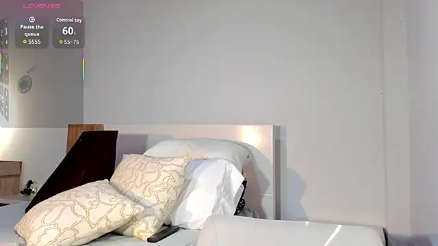 Snapshot of ClaraMariaMon chatting on 01-15-26, 02:54 ClaraMariaMon online show from 01-15-26, 02:54