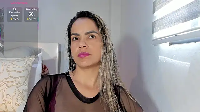 Snapshot of ClaraMariaMon chatting on 01-17-26, 04:22 ClaraMariaMon online show from 01-17-26, 04:22