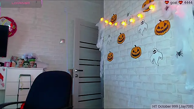 SuchCute online show from 10-18-25, 02:47