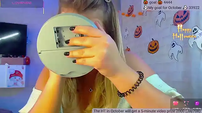 SuchCute online show from 10-25-25, 02:41