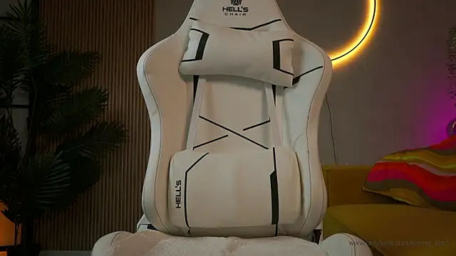 Snapshot of emma_land chatting on 02-10-26, 07:07 emma land online show from 02-10-26, 07:07