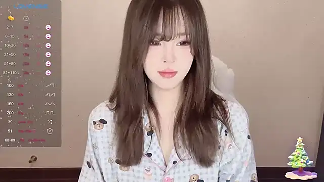 Snapshot of Mini-X chatting on 02-10-25, 12:29 Mini-X online show from 02-10-25, 12:29