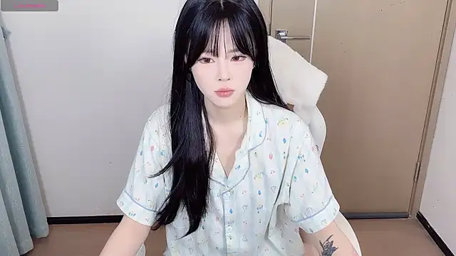 Snapshot of Mini-X chatting on 10-10-25, 07:07 Mini-X online show from 10-10-25, 07:07